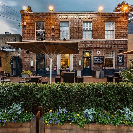 The Windmill On The Common Hotel London Kültér fotó