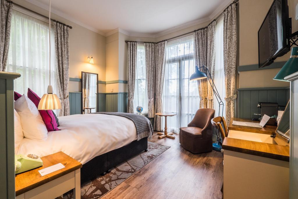 The Windmill On The Common Hotel London Kültér fotó