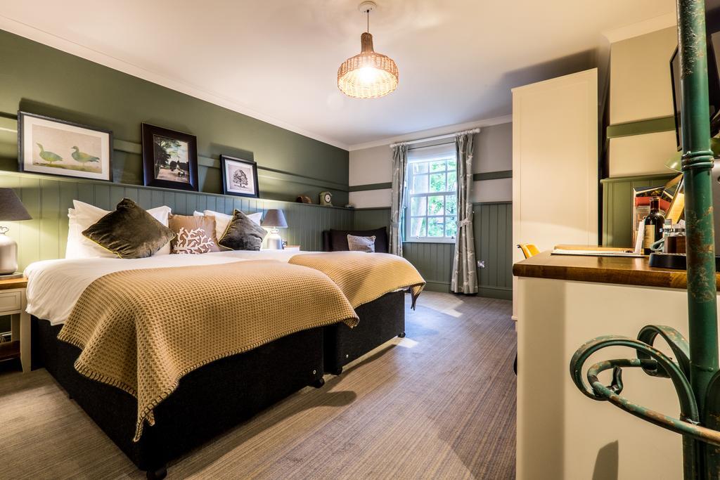 The Windmill On The Common Hotel London Kültér fotó